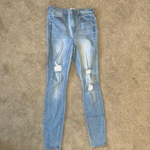 Light Wash Ripped Jeggings
